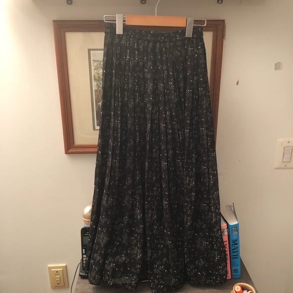 Uniqlo Black Pleated Maxi Skirt - Picture 8 of 13